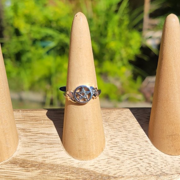 Celtic Oakleaf Pentacle Sterling Silver Ring NWT, Size 5 and 7 - Picture 3 of 5